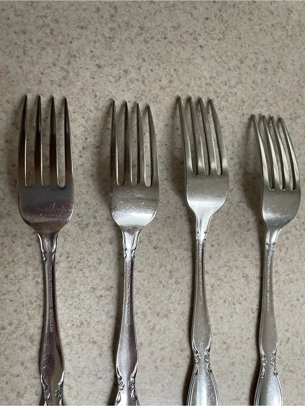 ONEIDA Stainless CHATELAINE Set Of 4 DINNER FORKS 7 1/4